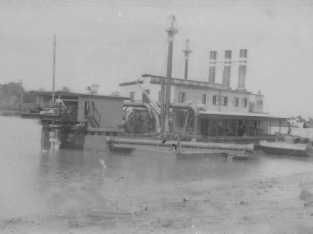 Rockhampton Harbour Board temporary suction Elwood. 